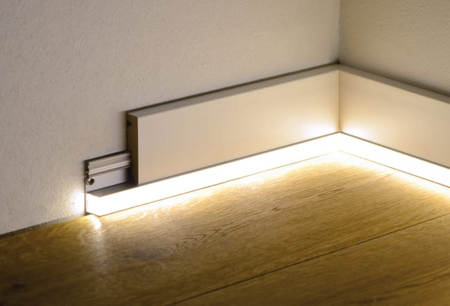 Rail PVC pour plinthe à led 16.5x42.1mm L 2.40m