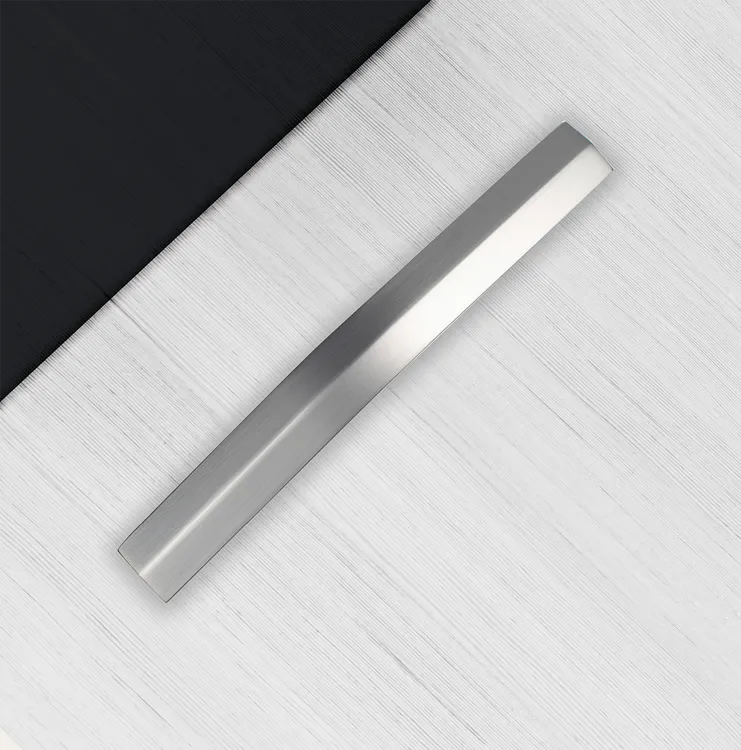 Poignée de meuble Chic, zinc chrome brossé, entraxe 192 mm