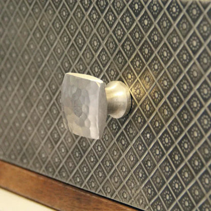 Bouton de meuble carré Facette, fer argent, l.28 mm