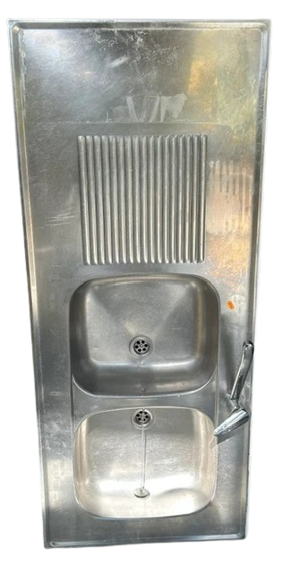 Évier à poser en inox -Modèle à double bac avec égouttoir supérieur / nervuré, style professionnel